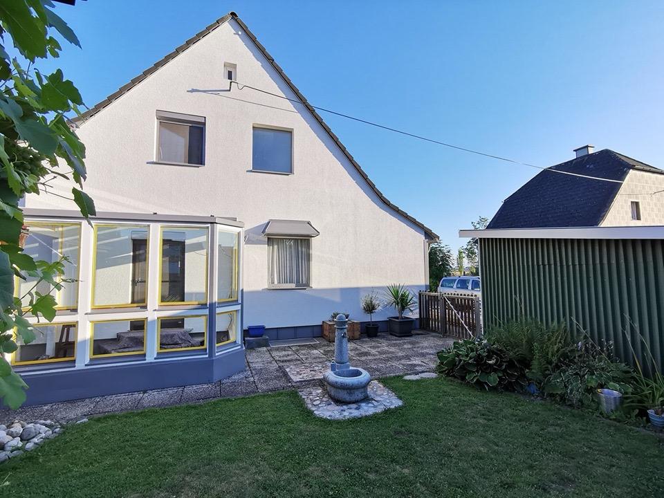 Einfamilienhaus mit Wintergarten neu gestrichen